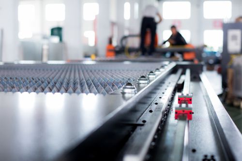 Оптоволоконный лазерный станок VF3015 (резка тонкого металла)