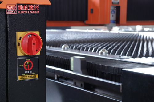 Оптоволоконный лазерный станок VF3015 (резка тонкого металла)