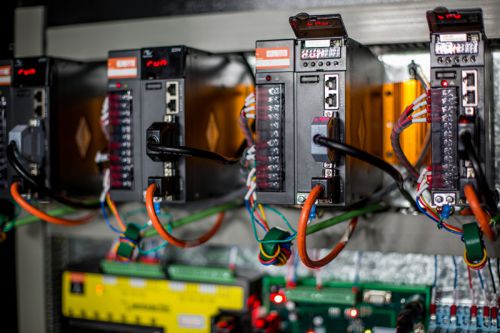 Оптоволоконный лазерный станок VF3015H (полностью закрытый лазерный резак с подводным столом)