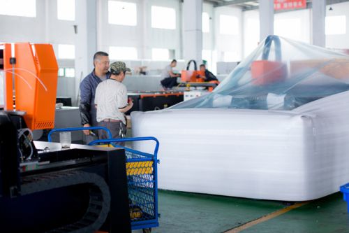 Высокомощный оптоволоконный лазерный станок VF6025H (полностью закрытый лазерный резак с челночным столом)