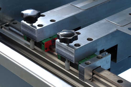 Лазерный оптоволоконный станок LM4050/6060/8080 прецизионной резки